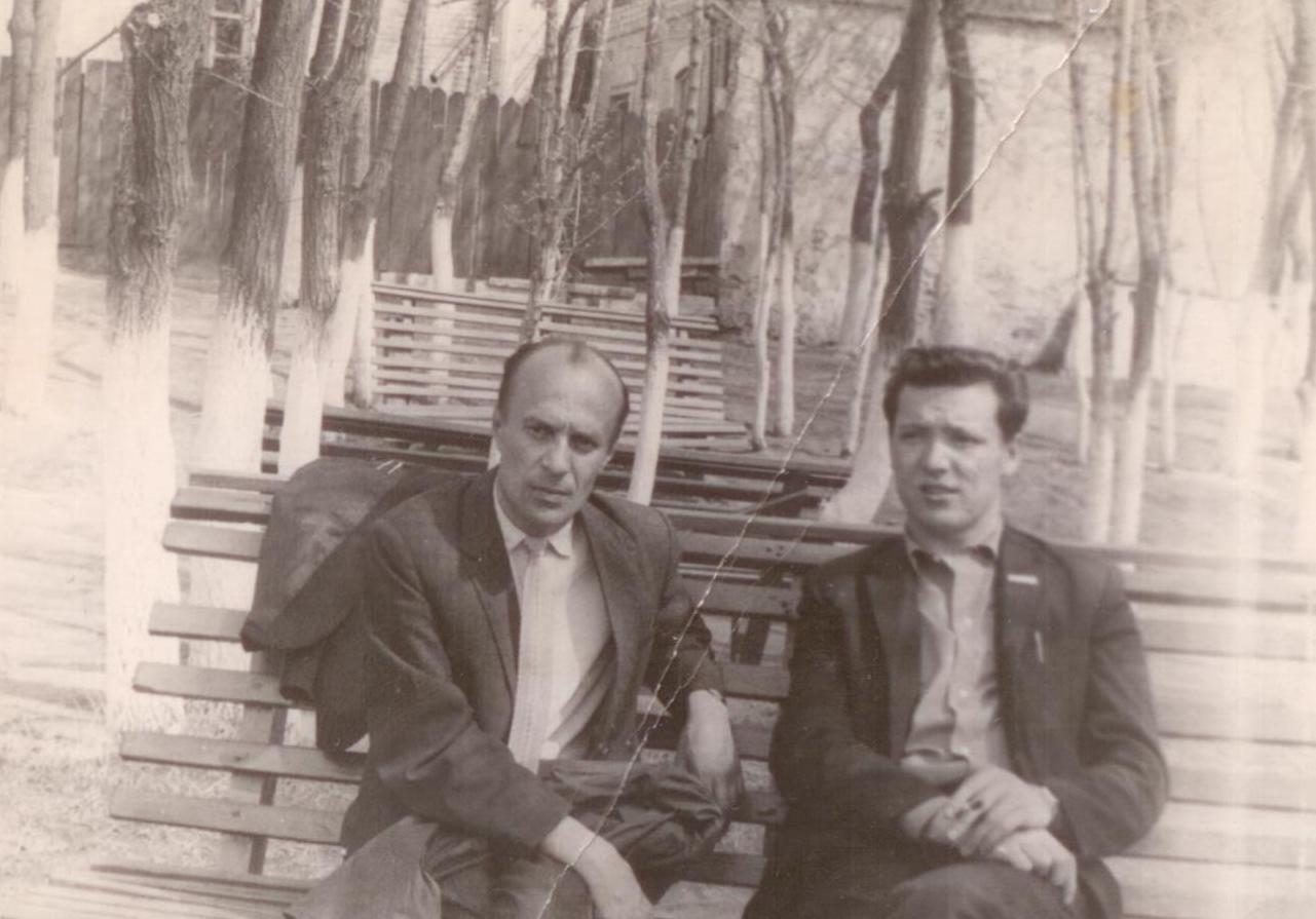 Анатолий Степанович Кочерга с первым учителем